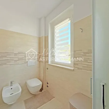 883 - Trilocale A Ben Arredato Con Aria Condizionata - White Club Omaggio Dal Lun Al Ven Fino Al 02-08